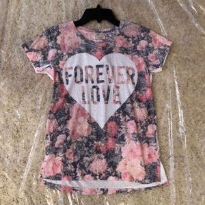 🆕💖🌷Girls Heart Floral Screen print soft knit Top! Medium 10/12